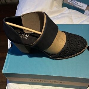 TOMS Black and Tan Woven Clogs